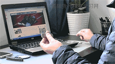 指尖陀螺(Finger Spinner)是什么玩意兒?.gif