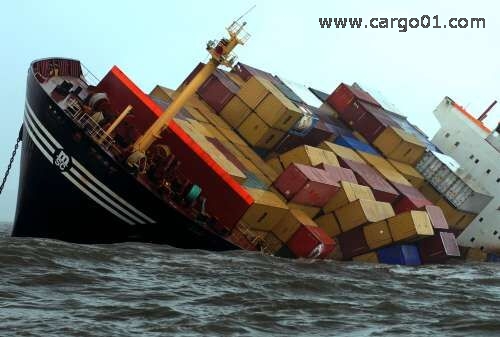 集裝箱船舶意外事故:看了這個你覺得應該買貨運保險嗎?.jpg